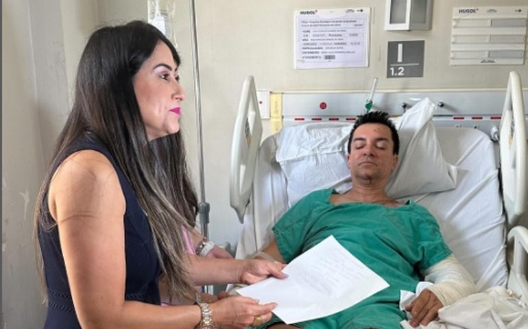 Mulher de Regis Danese revela 'frustração' com carta escrita por ele na UTI; entenda