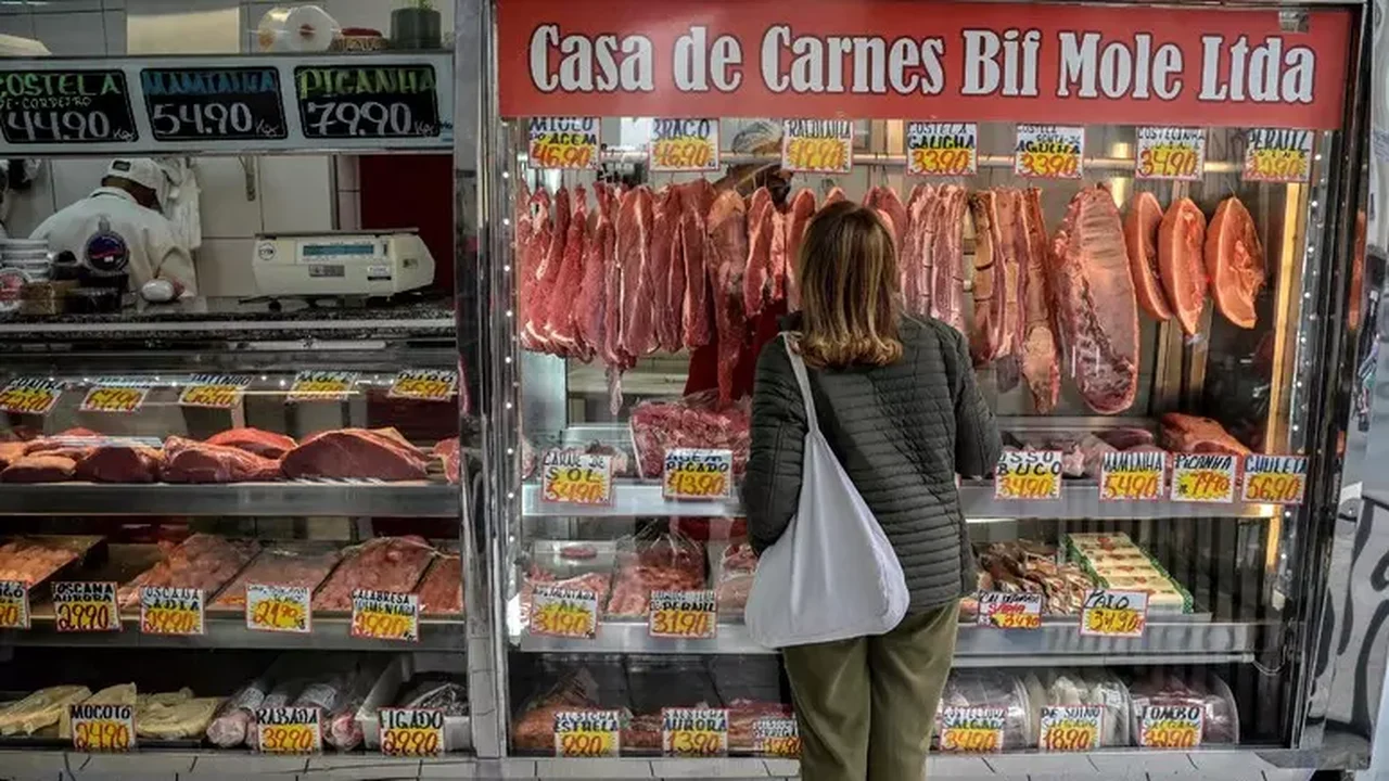 Pesquisa revela que 49% dos brasileiros querem retaliar tarifaço
