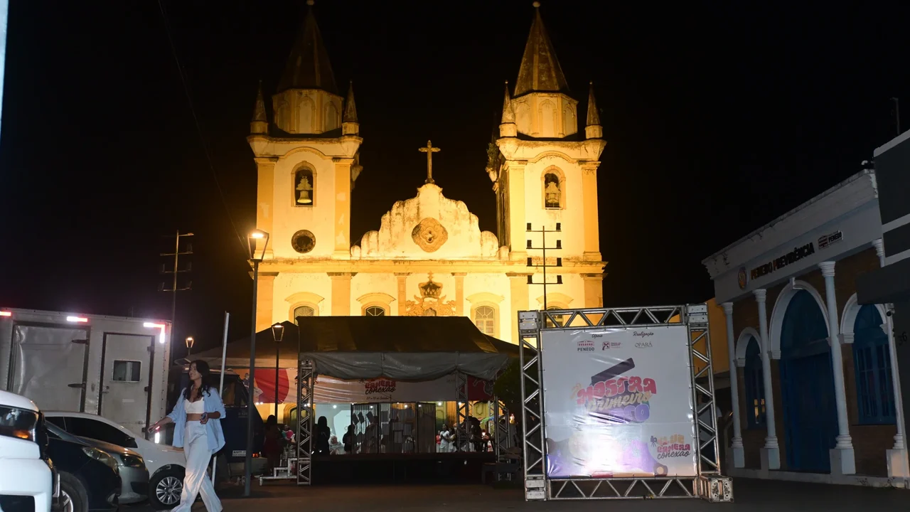 Festival Luz, Câmera, Conexão promove shows, feira de artesanato e exibe filmes no Largo São Gonçalo