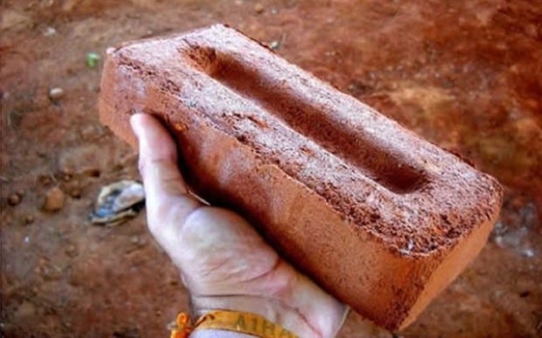 Pai dá tijolada na cabeça da própria filha em Campo Grande