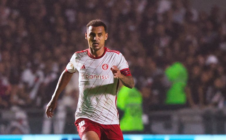 Internacional se impõe e complica Vasco no Brasileirão