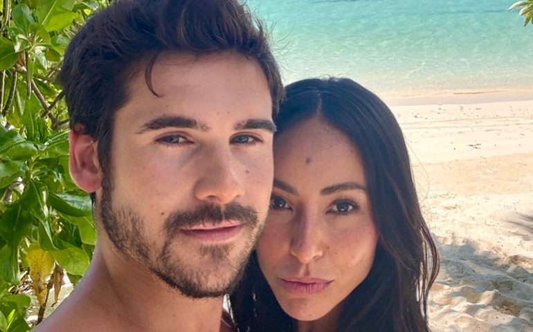 Sabrina Sato compartilha cliques da lua de mel com Nicolas Prattes na Ilha Desroches