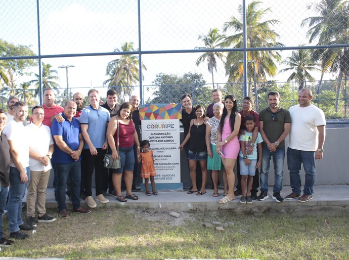 Prefeito Marcelo Beltrão inaugura praça e quadra no povoado Miaí de Baixo