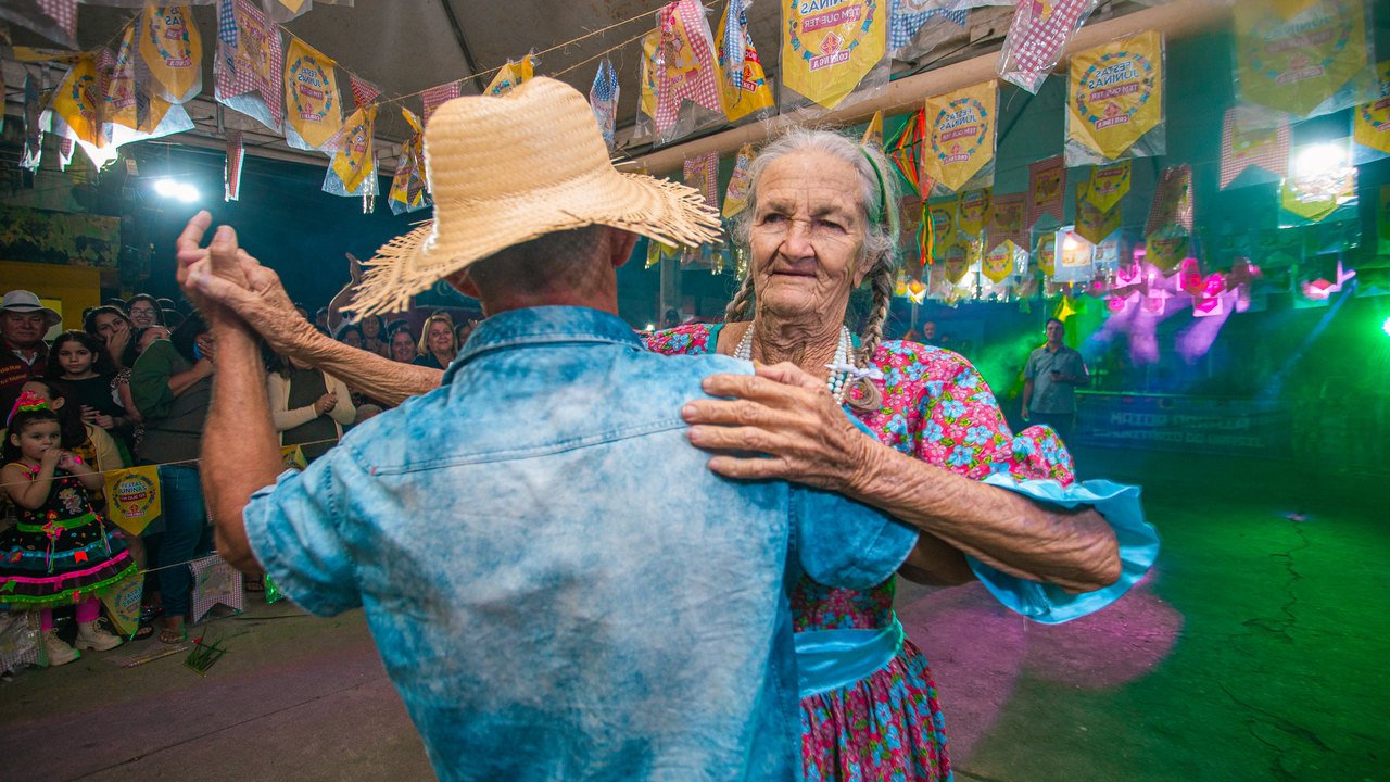 Aos 89 anos, “Dona Criança” encanta Arraiá Comunitário do bairro Jardim Esperança