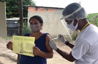 Branquinha vacina 100% do grupo prioritário com 1ª dose contra a Covid-19