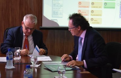 TCE, Escola de Contas e FIA assinam Acordo de Cooperação Técnica