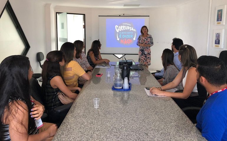 Controladoria-Geral do Estado apresenta projeto de Combate à Corrupção aos estudantes de Ciências Contábeis