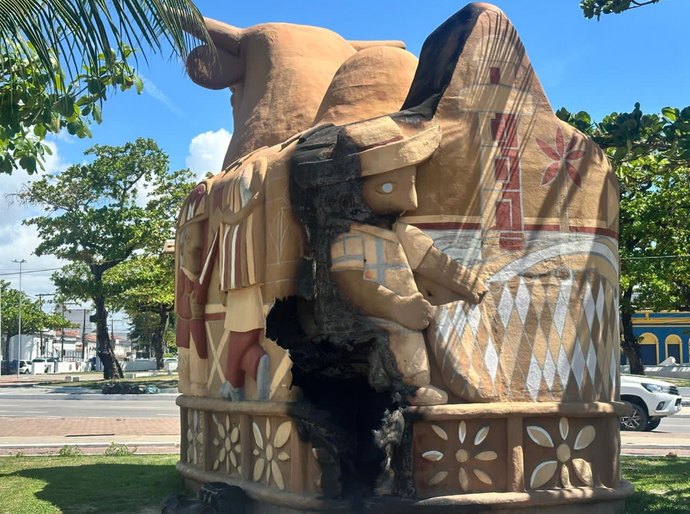 Governo de Alagoas inicia procedimentos para restaurar escultura do “Boi Bumbá”, em Jaraguá
