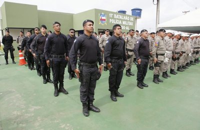 Penedo recebe novos batalhões da PM e Bombeiros, ginásios e escola reformada 