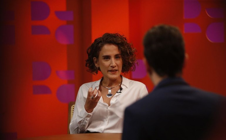 DR com Demori debate religião e política com Carolina Evangelista