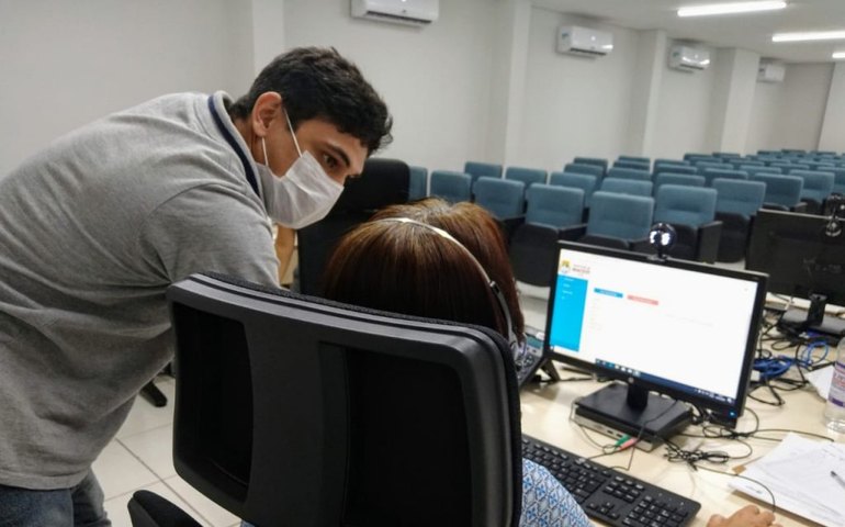 SMS implanta central de teleorientação a usuários