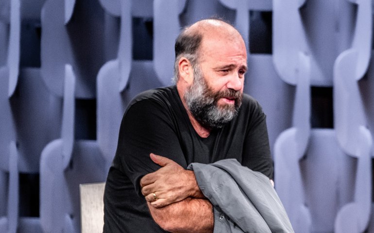 'O Caso' discute o tédio existencial com humor