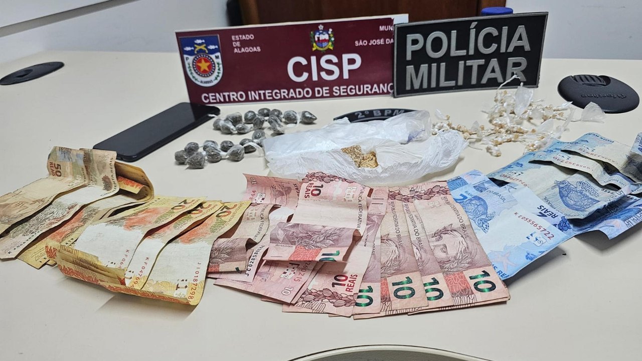PM apreende bombinhas de maconha e pedras crack durante ocorrências no interior do estado