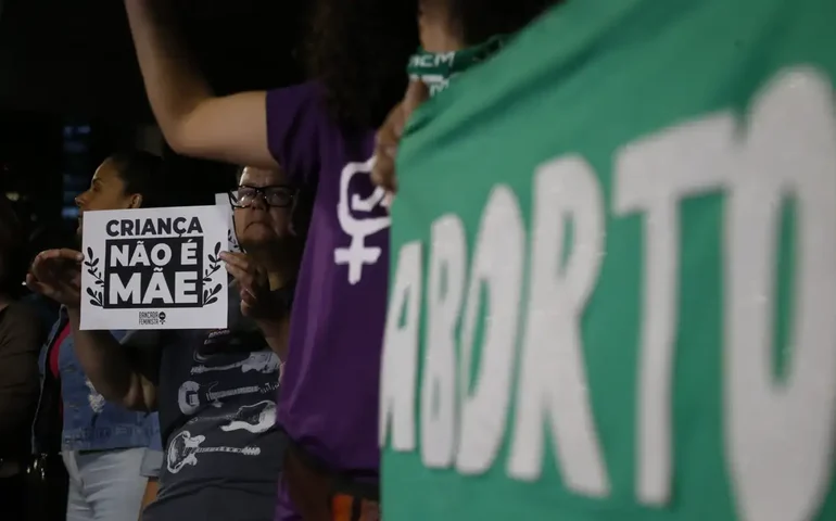 Sociedade pediátrica é contra projeto que dificulta aborto legal