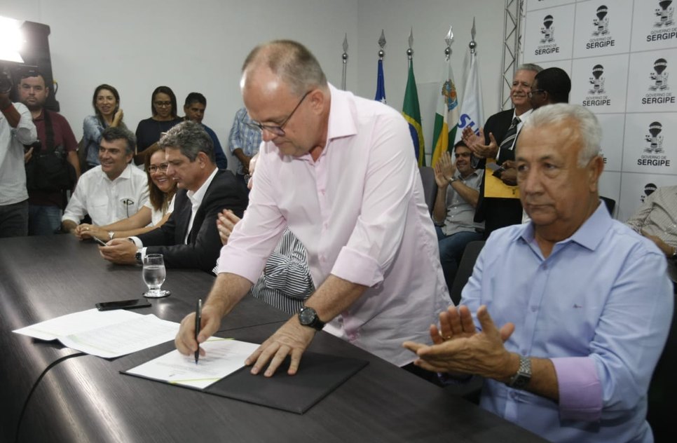 Belivaldo assina concurso de delegado / Foto: Victor Ribeiro/ASN