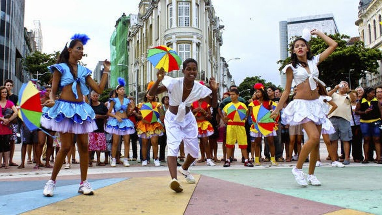Cerca de 700 batuqueiros abrem o carnaval no Recife nesta sexta-feira