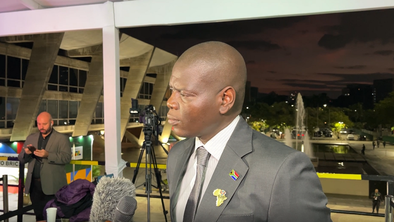 Chanceler da África do Sul nega genocídio 'branco' no país em resposta a Trump durante cúpula do BRICS