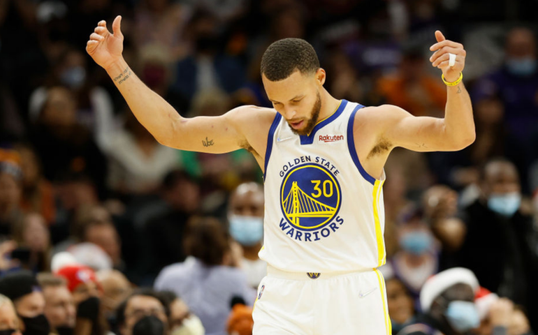 Stephen Curry brilha e comanda vitória do Golden State Warriors na NBA