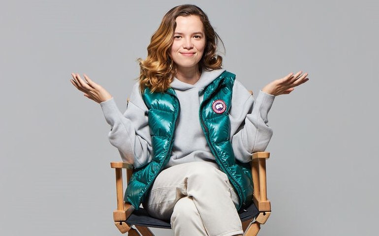 Atriz e cineasta Vitória Vasconcellos retorna ao Brasil com produções inéditas