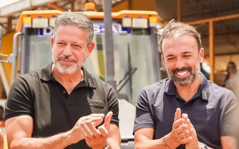 Em Major Izidoro, Arthur Lira realiza entregas, anuncia investimentos na saúde e recebe o apoio de Theobaldo Cintra rumo ao Senado