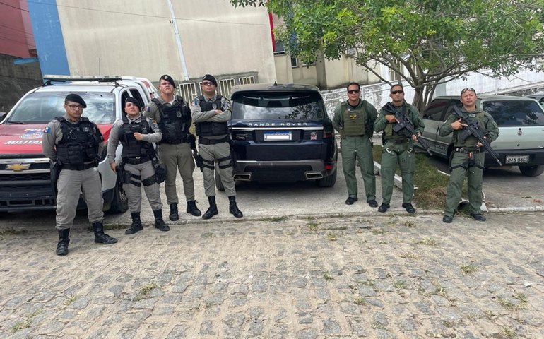 Após denúncia, policiais da segurança pública recuperam veículo de luxo furtado de loja em Maceió