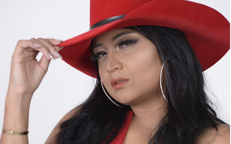 Letícia Veloso sobe single em homenagem a Marilia Mendonça