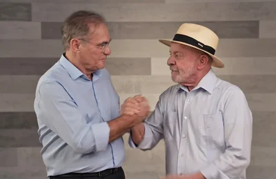 “Ninguém sabe trabalhar como ele no Senado”, diz presidente Lula em apoio a Renan Calheiros