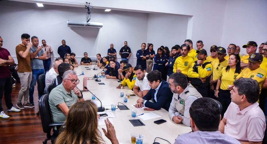 Vereadores recebem servidores do Município para debater votação de benefícios para categorias