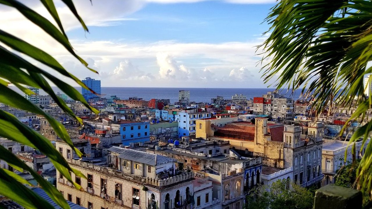 Reforma em Cuba não é capitalismo, mas tentativa de burlar bloqueio, avalia especialista