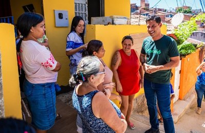 Prefeito Rodrigo Cunha vistoria obra do Beco da Baiuca e destaca transformação do Jacintinho