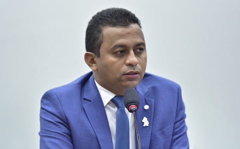 Comissão aprova provas adaptadas para estudantes com autismo ou déficit de atenção