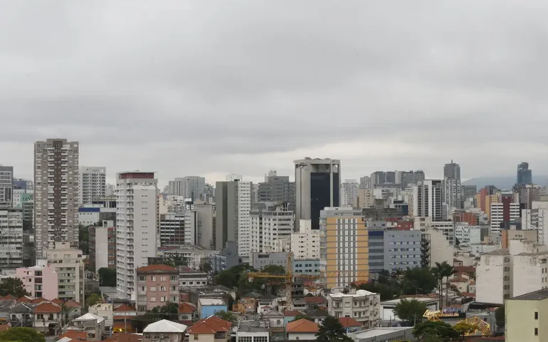 Rua onde ladrões invadiram prédio em Higienópolis registra alta de roubos e furtos acima de 80%