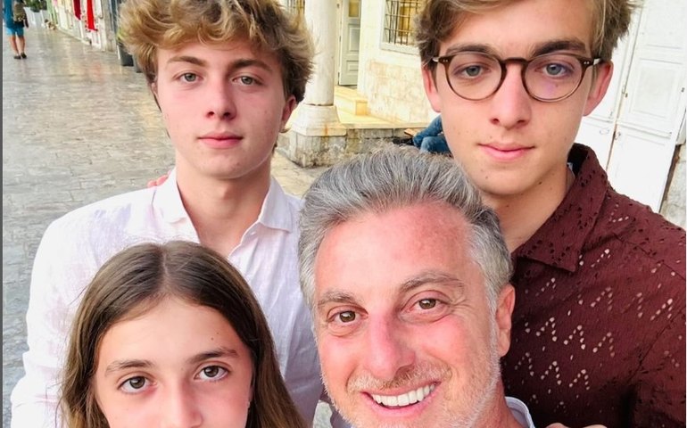 Eles já são adultos! Veja filhos de famosos que cresceram e impressionam a web