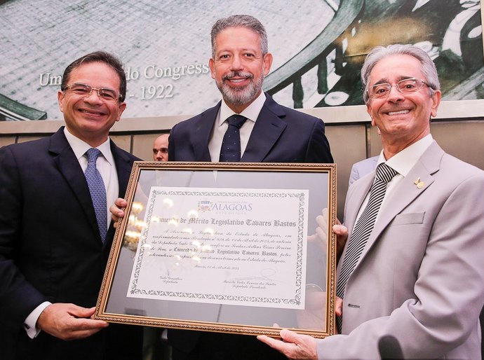 Fábio Bittencourt destaca trajetória política de Arthur Lira, homenageado pela ALE