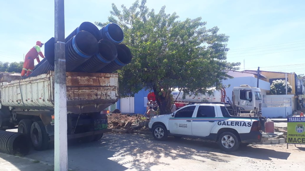 Prefeitura inicia obras de drenagem no Santo Eduardo
