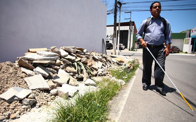 Justiça determina que Maceió garanta acessibilidade para deficientes