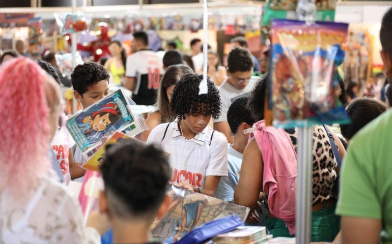 Bienal abre inscrições para lançamento de livros de autores independentes