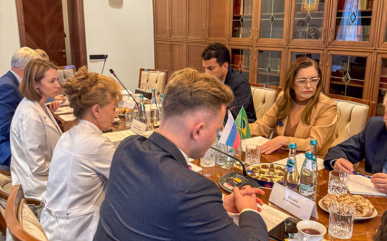 Senadora Dra. Eudócia participa de reunião técnica na Rússia sobre desenvolvimento de vacinas personalizadas com RNA mensageiro