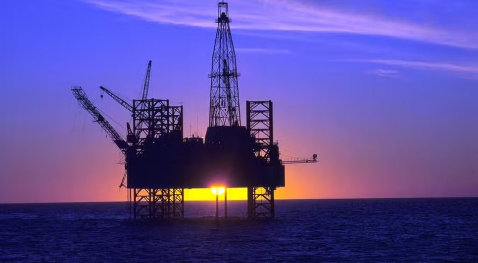 Referência europeia registra quedde petróleo cai 10%