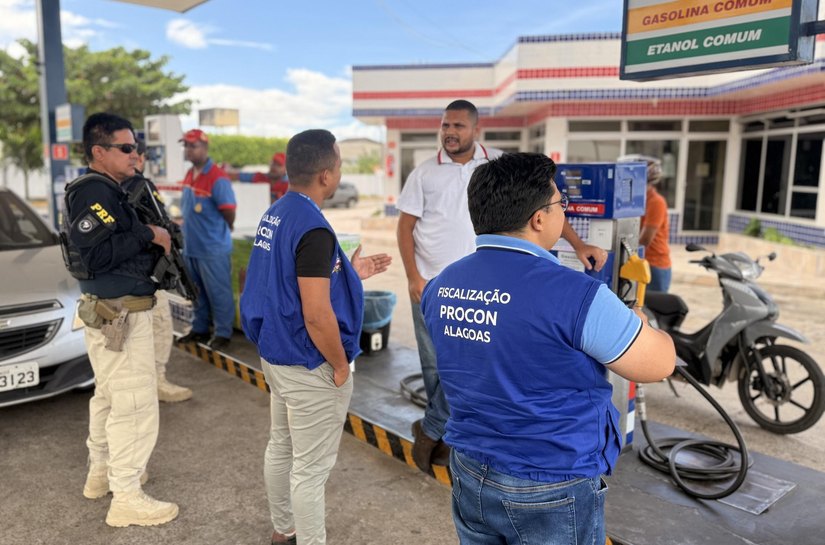 Procon Alagoas intensifica operações em postos de combustíveis com apoio da PRF