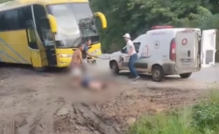 Estudante sofre descarga elétrica ao subir em ônibus em Jacuípe Estudante sofre descarga elétrica ao subir em ônibus em Jacuípe