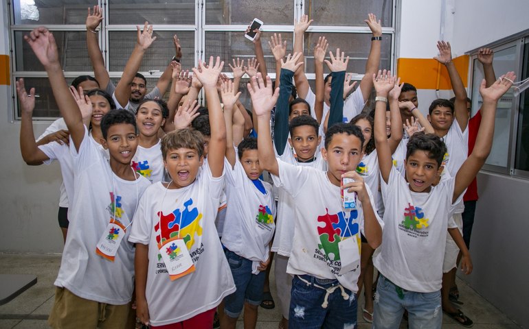 Crianças do Serviço de Convivência almoçam no Restaurante Popular de Maceió
