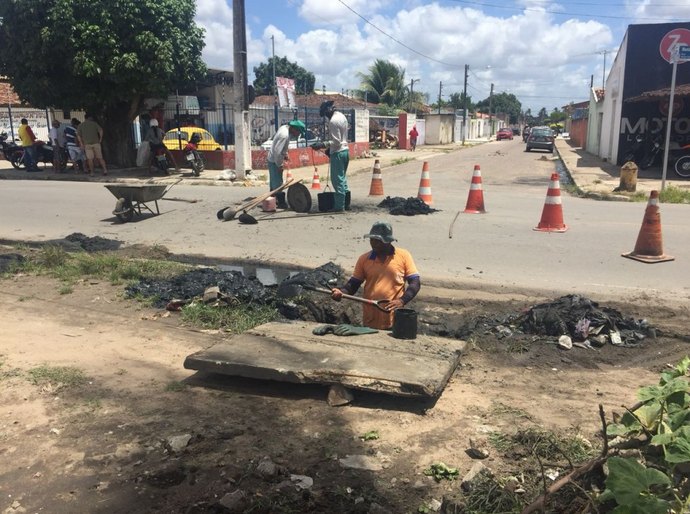 Prefeitura cria força-tarefa para desobstruir galerias em ruas de Arapiraca
