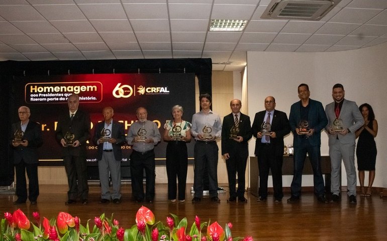 CRF/AL homenageia ex-presidentes e funcionários em solenidade de comemoração dos 60 anos