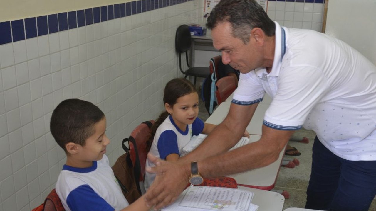 Educação de Anadia entrega reestruturação da escola do Povoado Tapera