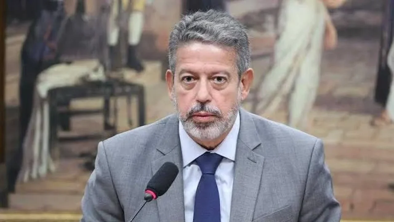 Arthur Lira chama prorrogação da votação de “mancha sem precedentes” e questiona decisão de Zanin