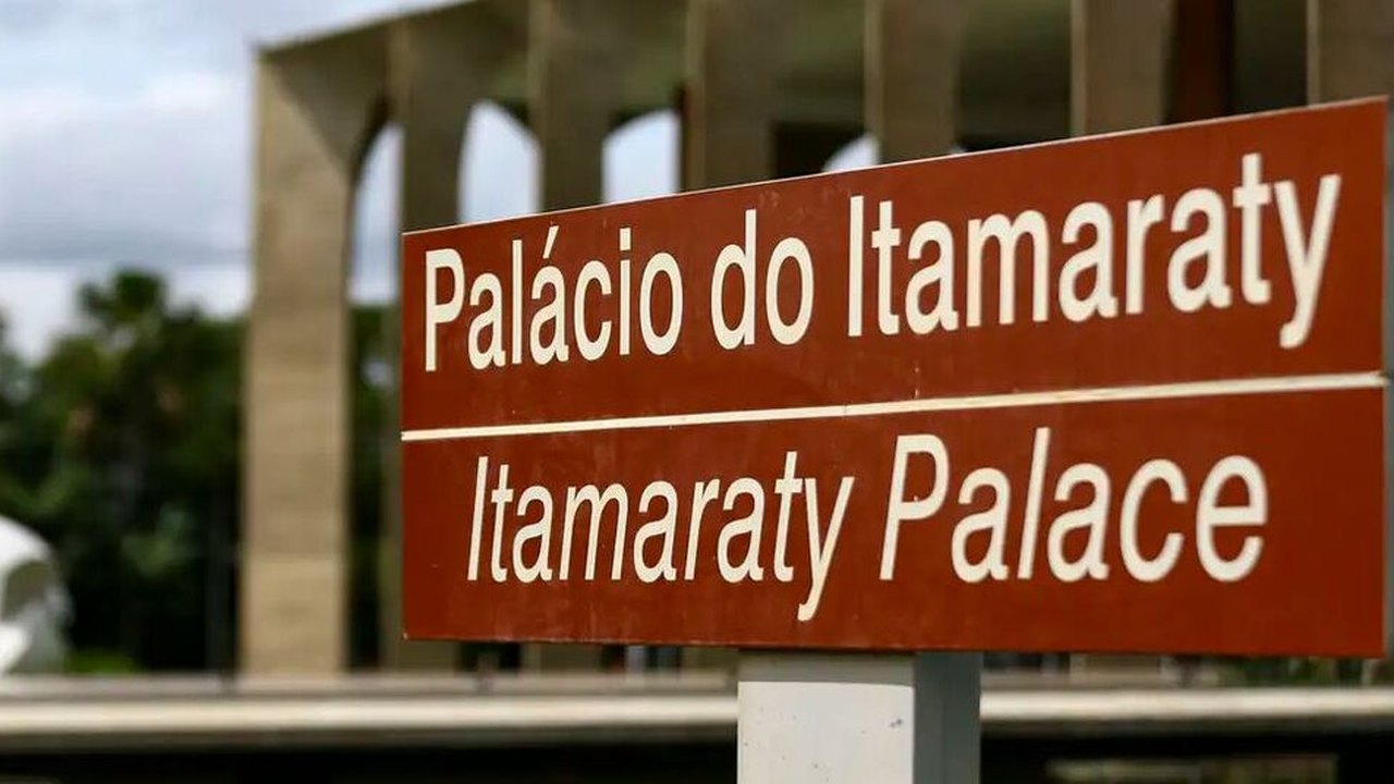 Itamaraty manda embaixadora do Brasil não participar de proclamação de vitória de Maduro 