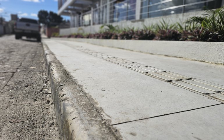 Arapiraca lança cartilha de acessibilidade sobre o uso das calçadas no município