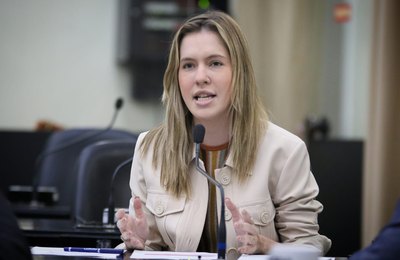 "Apenas um mês não é o suficiente”, diz Cibele Moura sobre combate à violência contra a mulher
