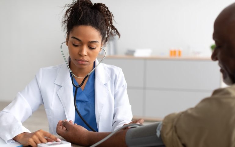 Audiência na Câmara discute terceirização e vínculos precários na saúde